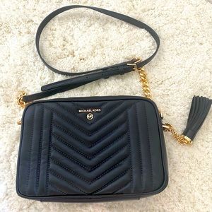 🚨Michael Kors Black Jet Set Quilted Camera Bag
